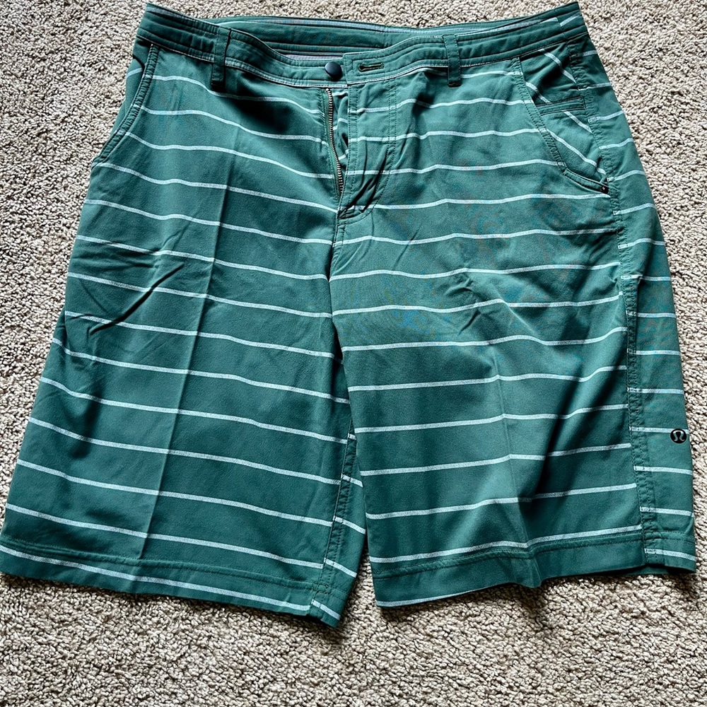 LULULEMON • Men’s Shorts